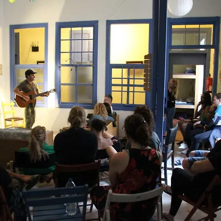 Tropical House Hostel