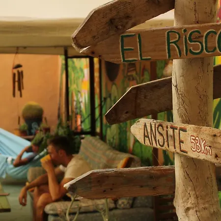 Tropical House Ostello